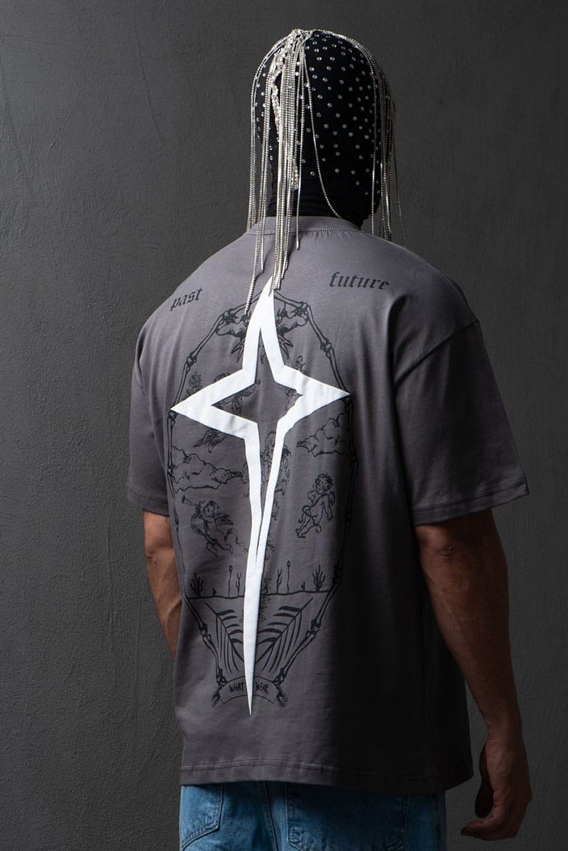 Σκούρο γκρι ανδρικο oversized T-shirt με μεγάλο τύπωμα στην πλάτη / 5552DG