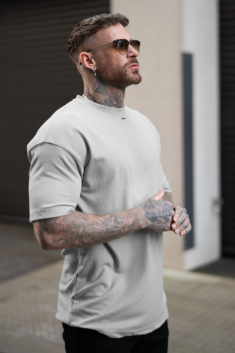 Γκρι ανδρικο oversized T-shirt με ιδιαιτερο ύφασμα και αναγλυφο τύπωμα / 5630G